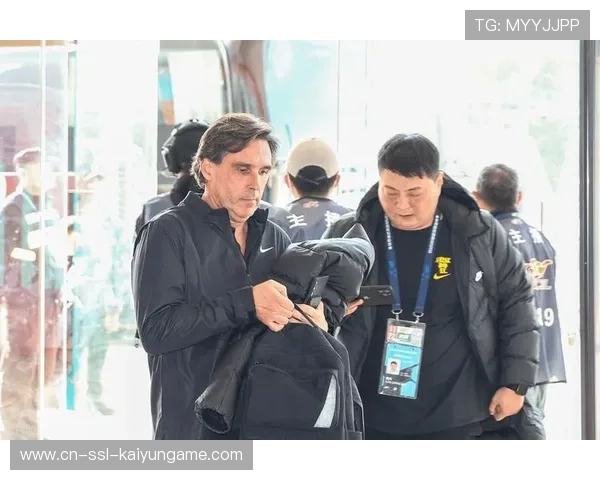 冠军球队球员赛季访谈揭示日常训练秘密，冠军对冠军