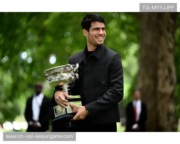 澳网男单：澳大利亚猛将再夺冠军，精彩纷呈！，澳网男单冠军最多的球员名字叫什么